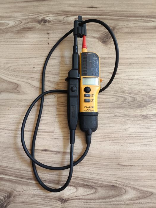 Fluke Т150 двуполюсен тестер за напрежение и проводимост с LCD дисплей