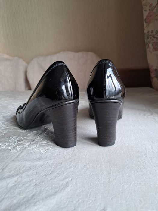 Модельные лакированные туфли