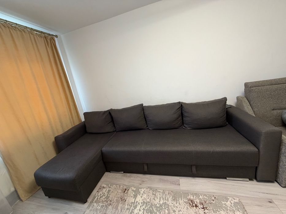Colțar extensibil cu ladă de depozitare
