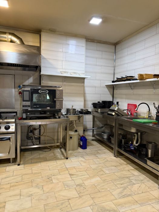 Inchiriez spatiu comercial 400mp