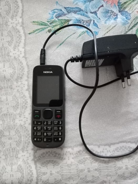 Продам кнопочный телефон