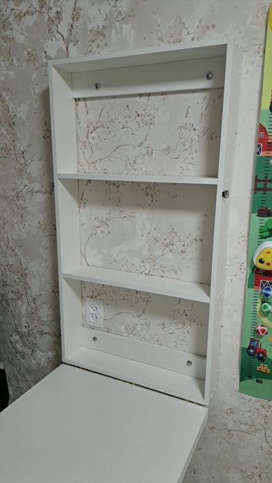 Стол для учебы и компьютера.