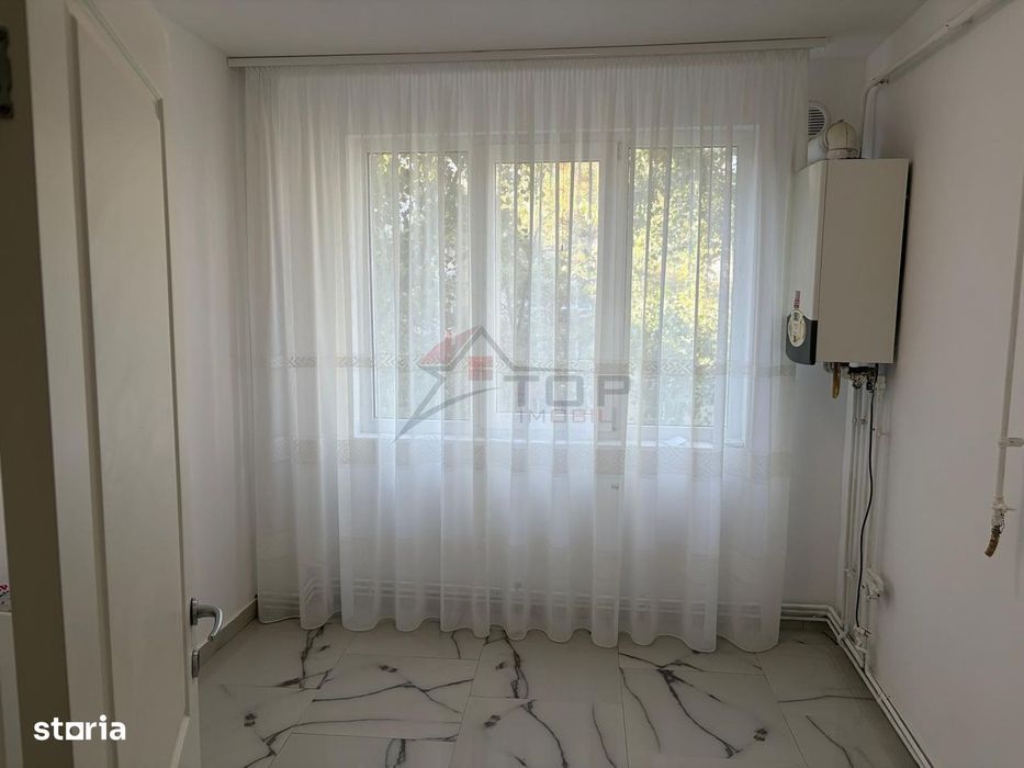 Etaj 2 - Alexandru - Chimicale, 3 camere decomandat model mare cu geam