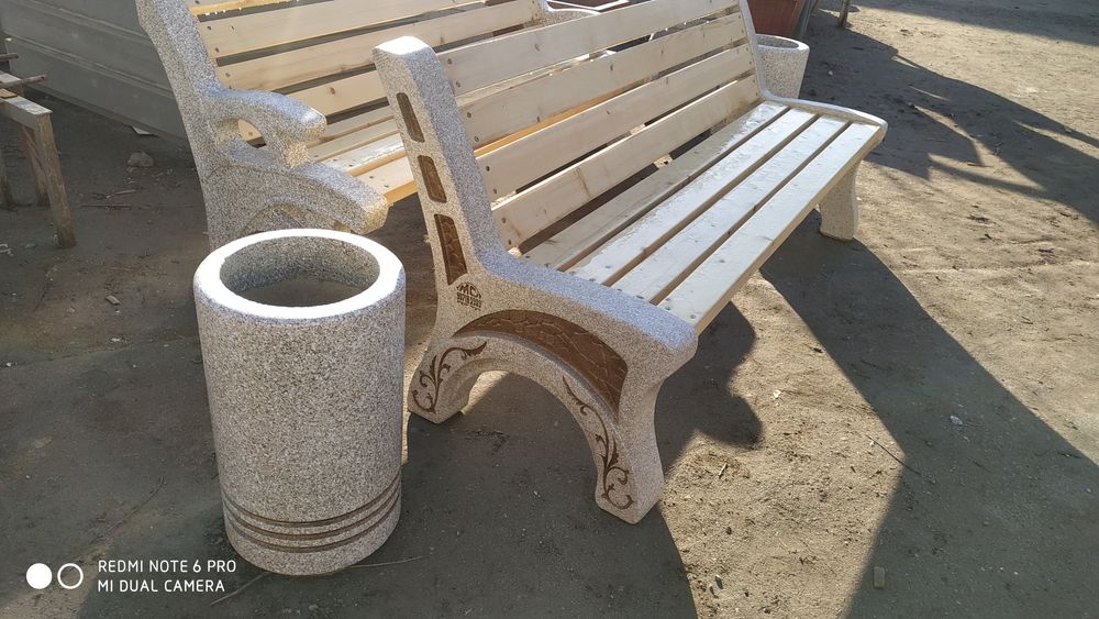Уличные скамейки