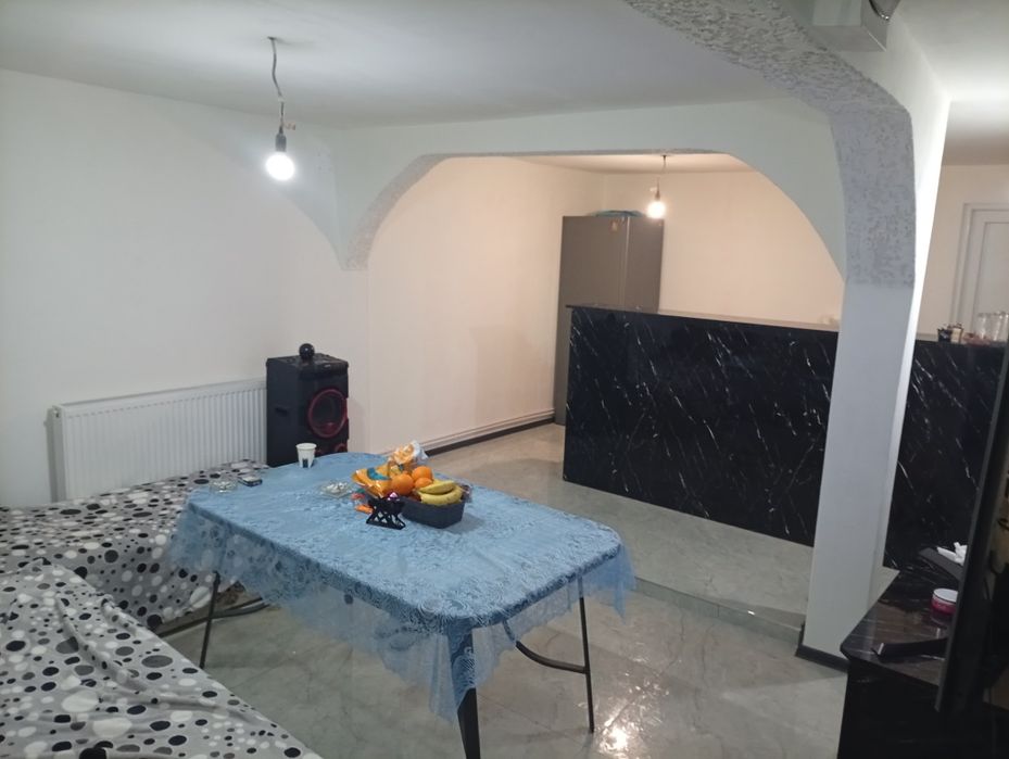 Vând 1/3 din casă +curte