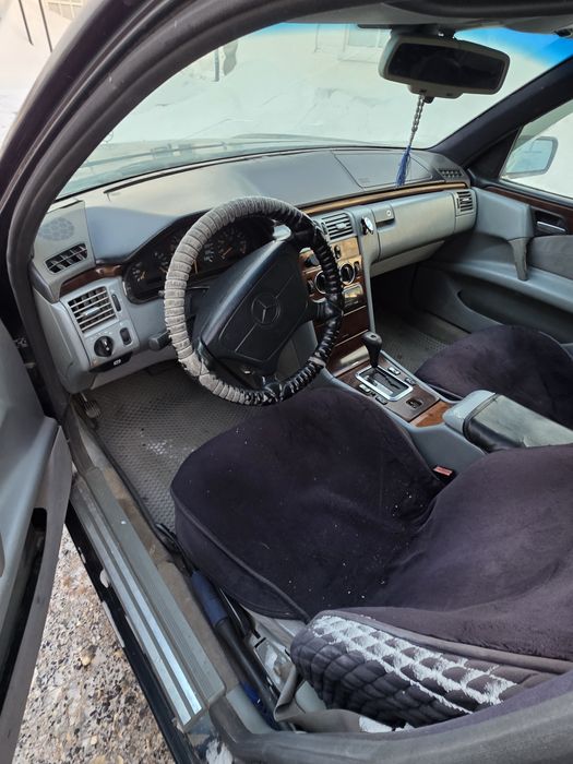 Продам машину мерседес 210