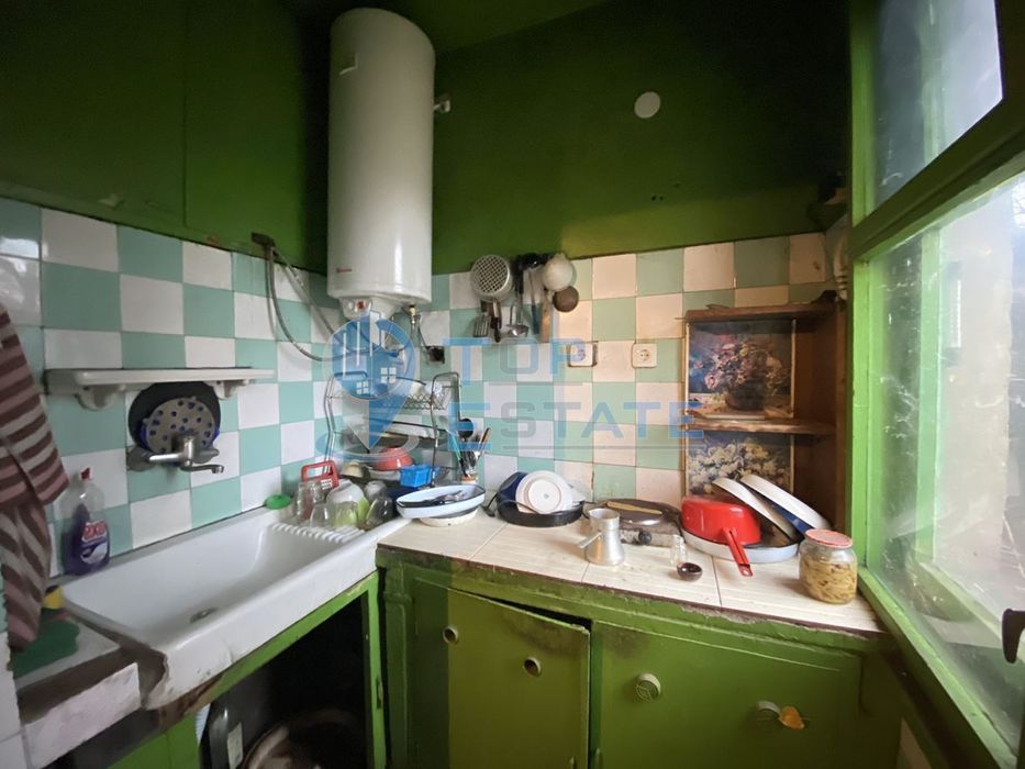 Масивна тухлена къща с гараж в гр. Горна Оряховица, област Велико Тър