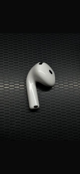 Продам наушники Airpods4