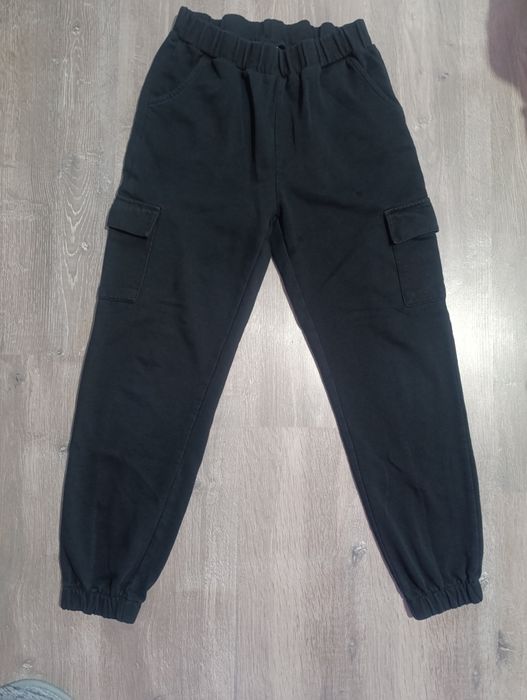 Спортни долнища за 10-11 г (146 размер)