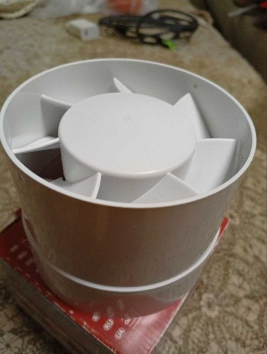 Вентилятор канальный для трубы диаметром "100" для вентиляции.