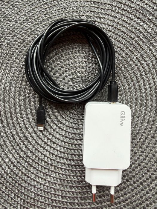 Vand incarcator Iphone cu mufa Lightning