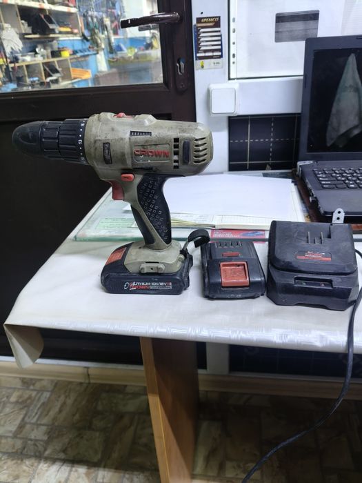 Аккумуляторный шуруповёрт CROWN .