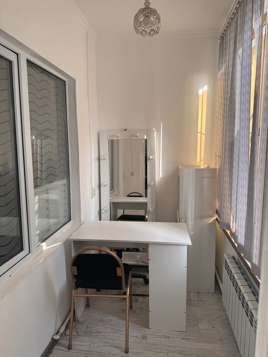 Сдается небольшой кабинет в салоне