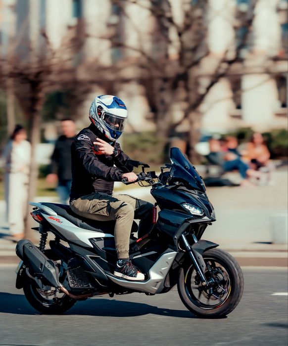 Aprilia SR GT 200