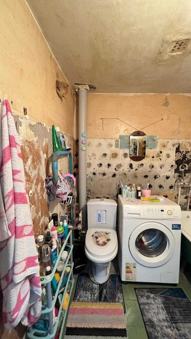 прода 1 комн кв 8 мкр этаж 5