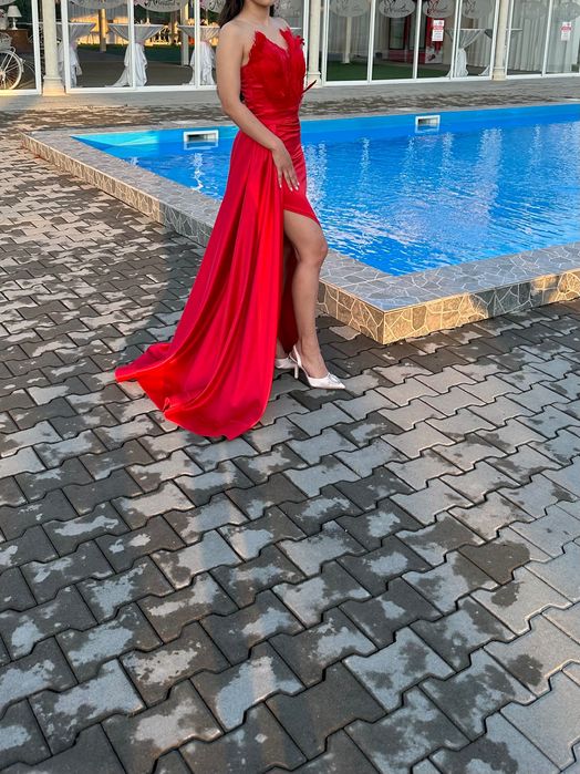 Rochie de seară unică – roșu intens, trena detașabilă, XS