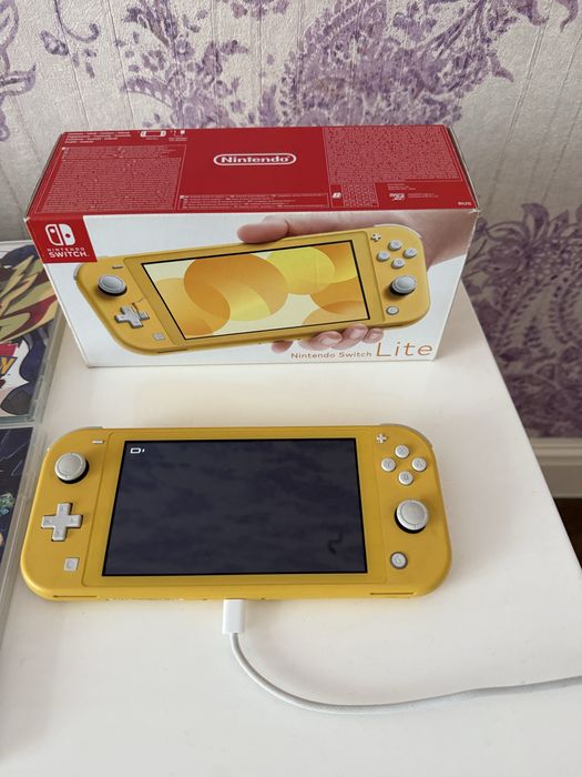 Nintendo Switch Lite yellow +6 игр Срочно