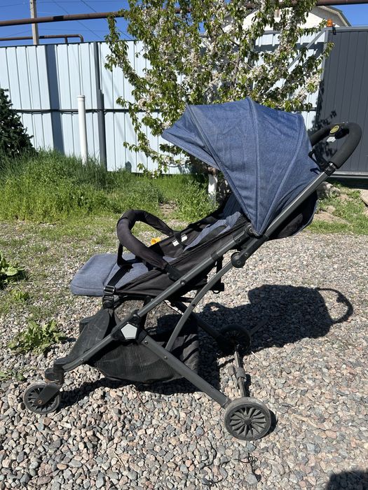 Коляска прогулочная в нормальном состояний