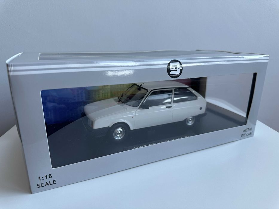 Macheta auto OLTCIT CLUB Albastru 1990 Triple9 1/18
