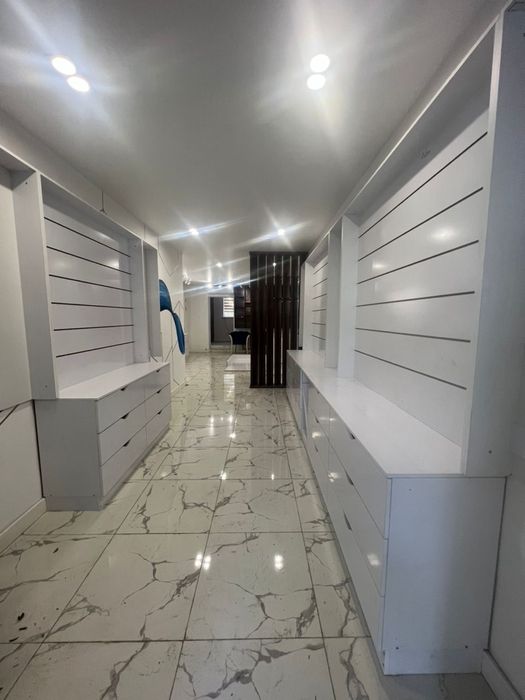 Продаю мебель для магазина нижнего белья (почти новая)