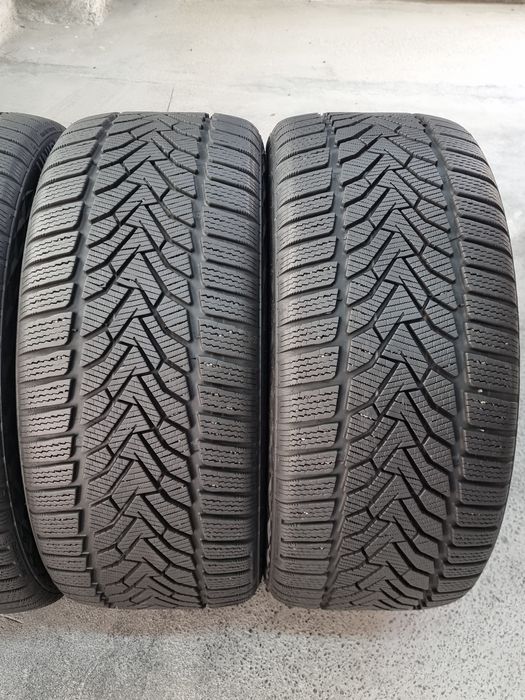 "Dot 22" 245/40/18 Uniroyal 4Броя: 680лв 8.5мм