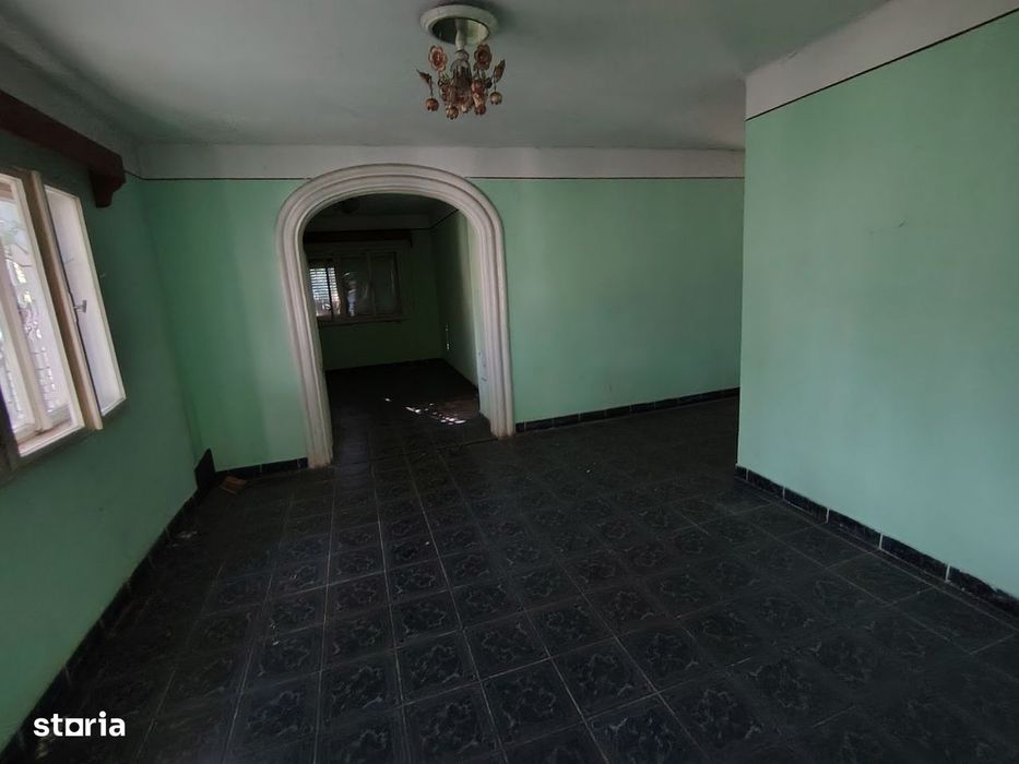 Ocazie!!!Două case mari la Pancota la pret de apartament.