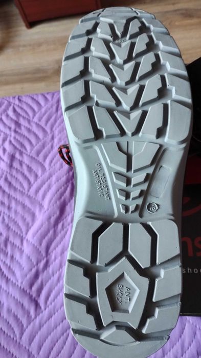 НОВИ Работни обувки N46 STENSO