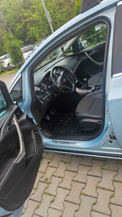 Auto Opel Astra J