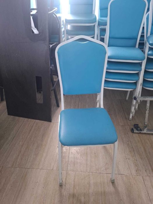 Продам банкетные стулья