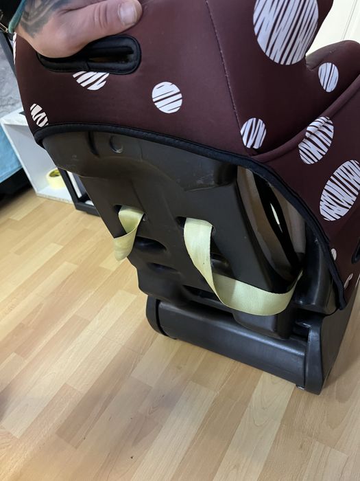 Децко столче за кола