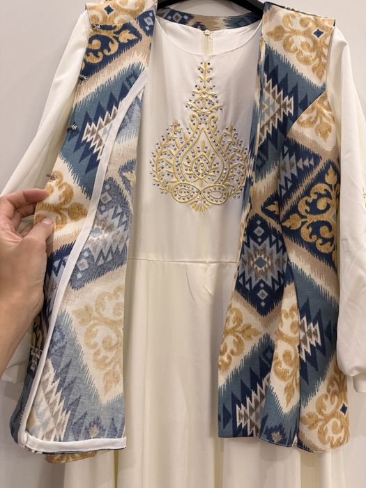 Продам платье с камзолом