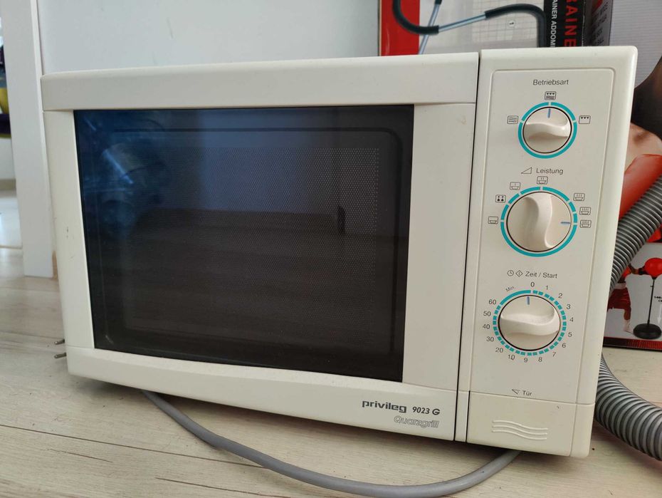 Cuptor microunde defect