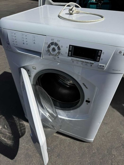 Пералня със сушилня