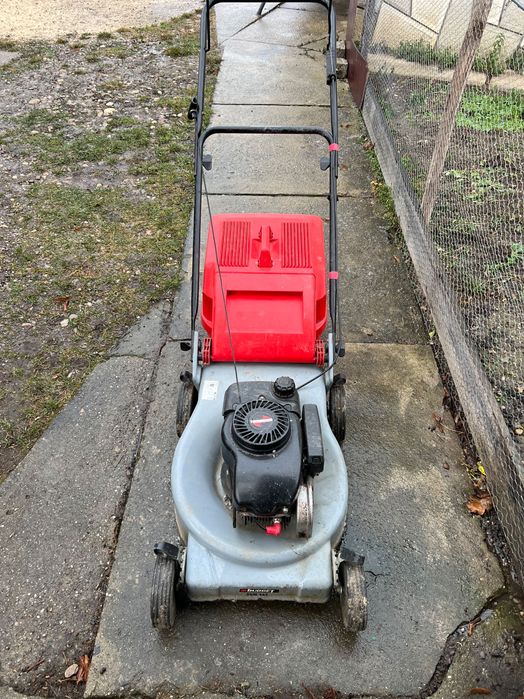Mașina de tuns iarbă