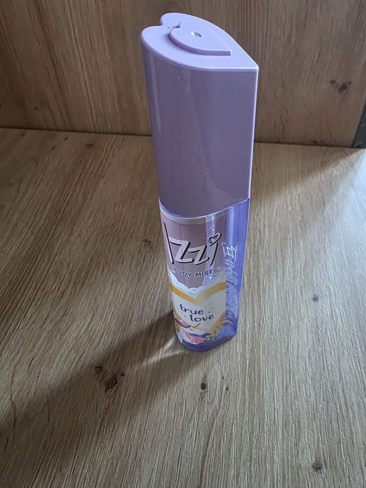 Parfum corp body mist Izzi True Love pt Doamne si Domnisoare 100ml