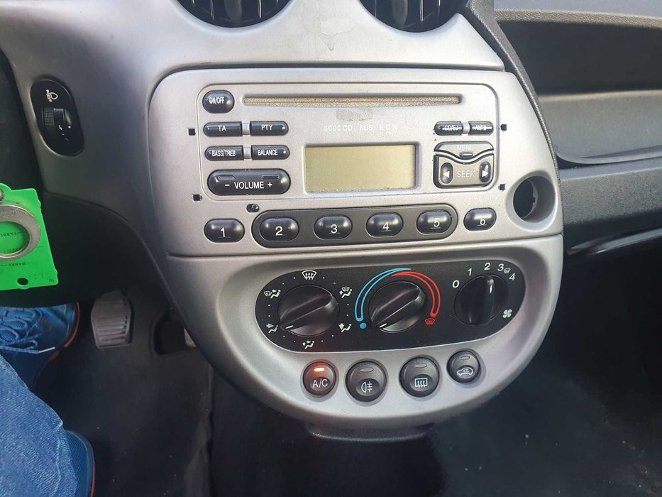 Vând micuțul gigant FORD KA