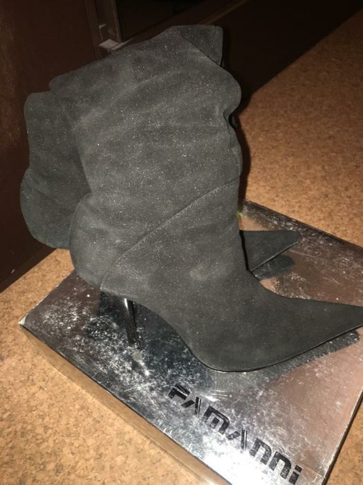 Сапоги ботфорты замшевые.