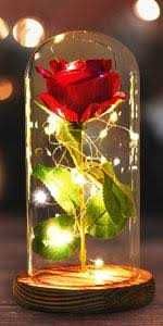 Вечна роза в стъкленица е  вдъхновена от „Красавицата и звяра“ .