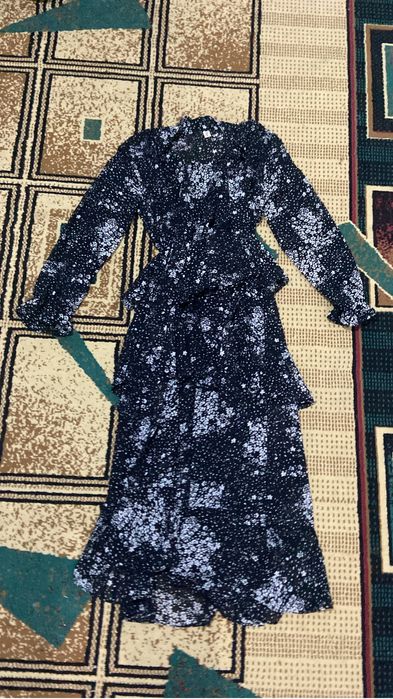 Платья в отличном состояний