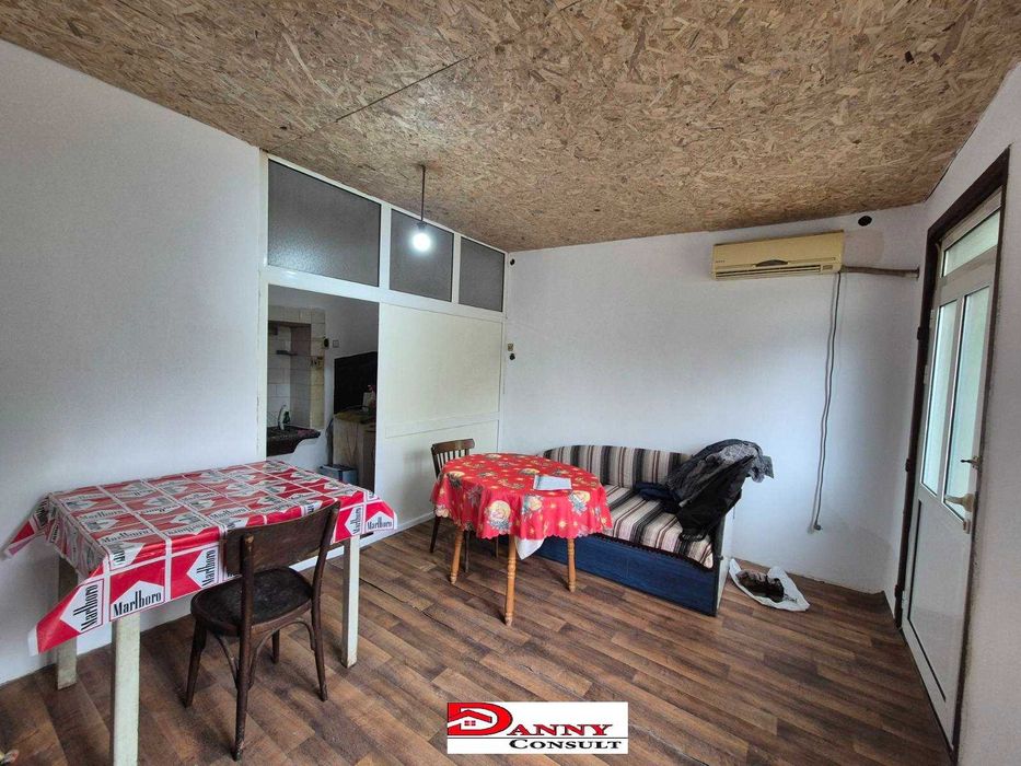 Къща с двор и кладенец в с. Бутово, общ. Павликени