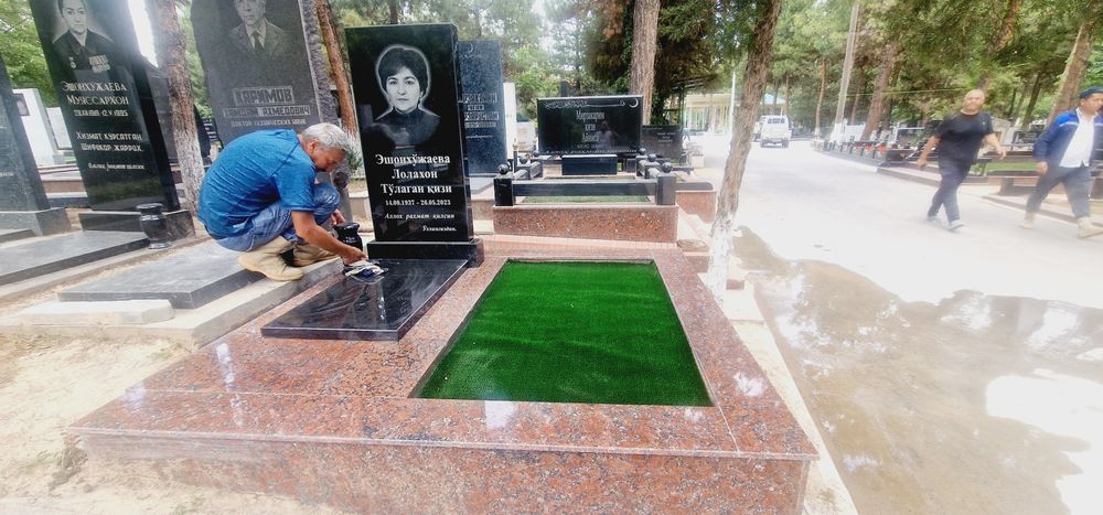 Памятники из черного гранита габбро