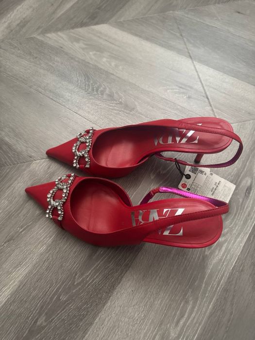 Туфли Zara не ношенные кожаные