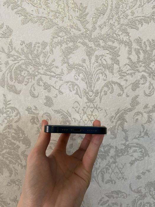 Продам iPhone 13