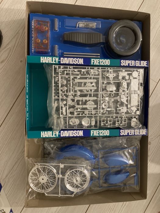 Macheta 1:6 motocicleta Harley Davidson super glide