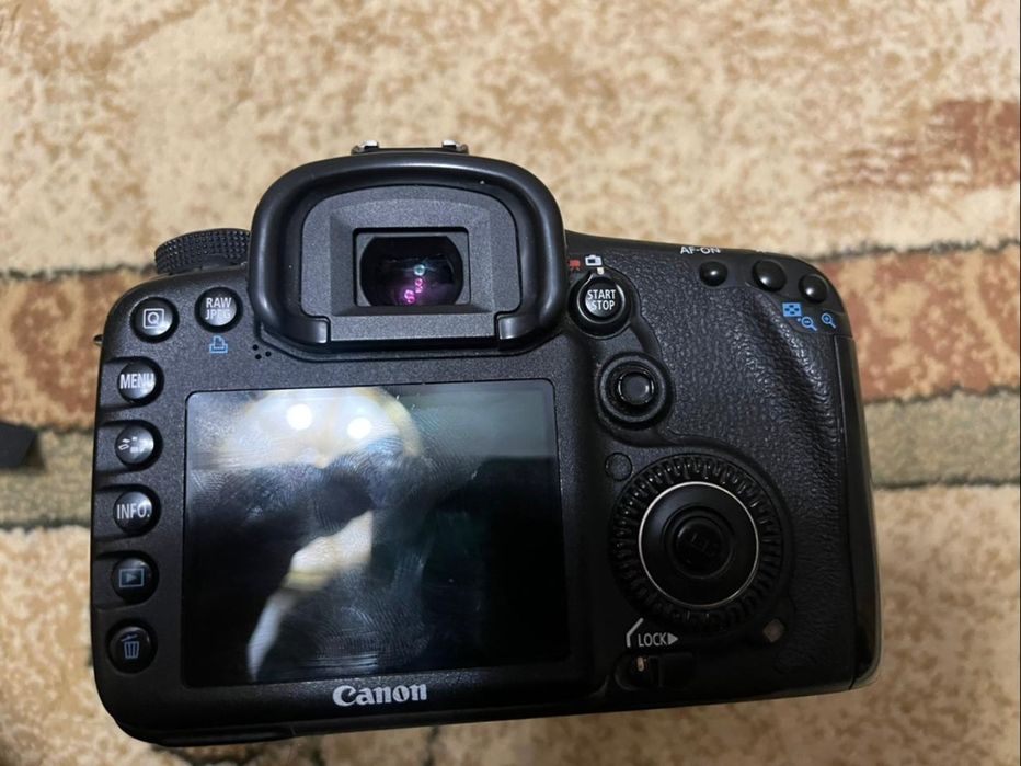 Продам фотоаппарат Canon 7D