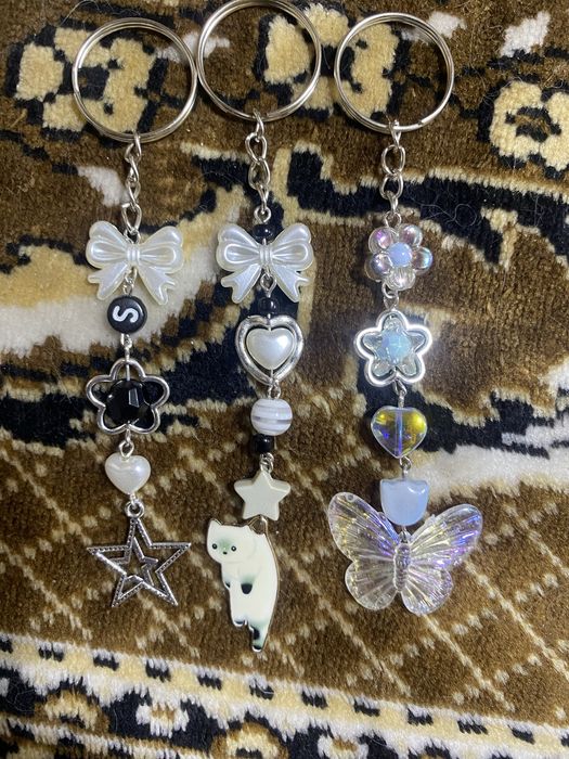 Брелки из бусир с бабочкой,котом и звездой