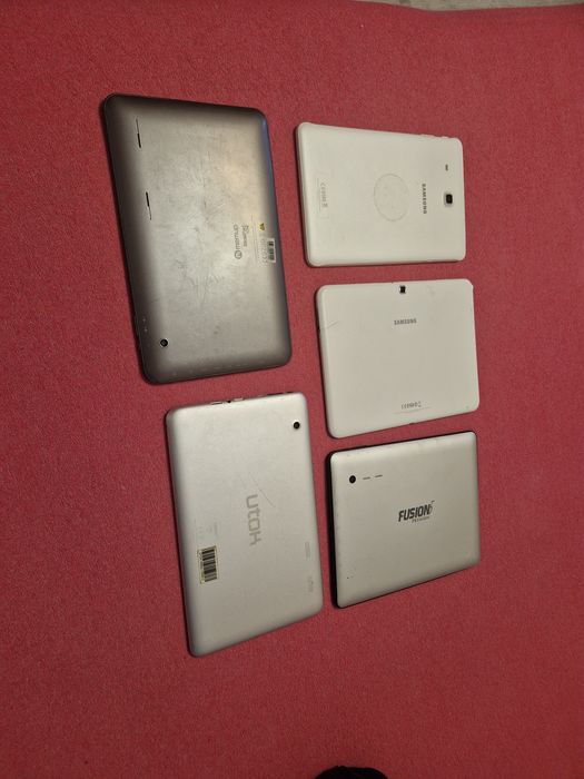 Tableta cu display impecabil- nu se aprinde