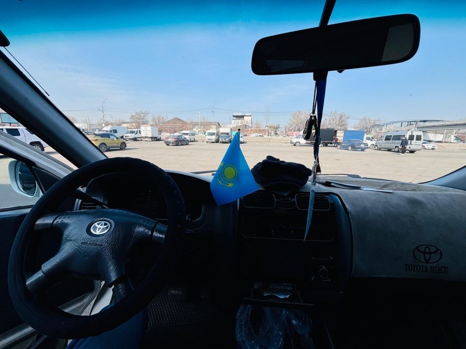 Тойота гранд хайс