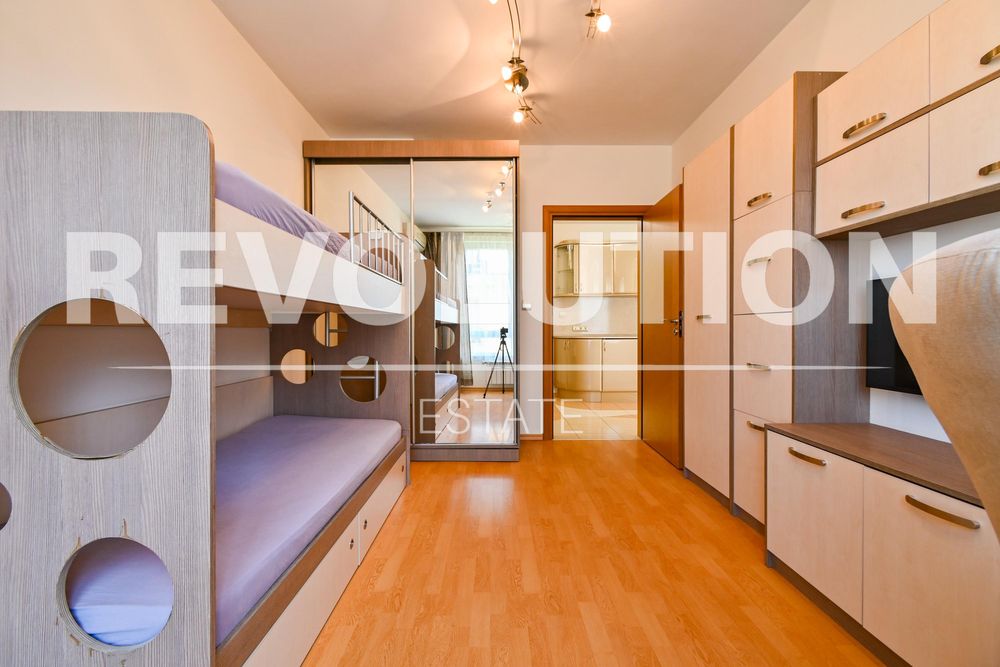 Дава се под наем Тристаен апартамент в София, Борово - 140 кв.м за 1000 € - Снимка #7