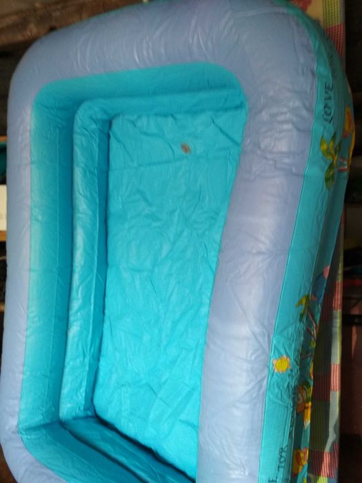 Детский бассейн , надувной, в хорош сост!